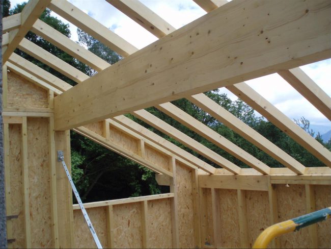 charpente toit vu interieur